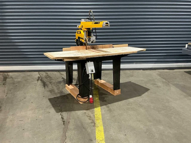 Dewalt - dw729kn - radiaalafkortzaagmachine - afbeelding 1 van  9