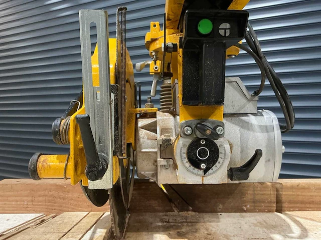 Dewalt - dw729kn - radiaalafkortzaagmachine - afbeelding 5 van  9
