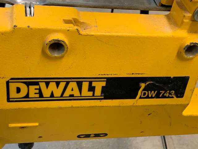 Dewalt - dw743 - kantelbare afkort- cirkelzaagmachine - afbeelding 3 van  14