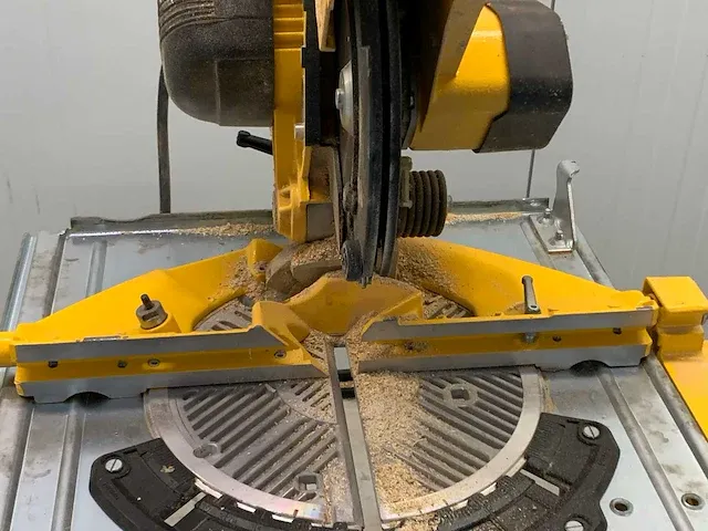 Dewalt - dw743 - kantelbare afkort- cirkelzaagmachine - afbeelding 6 van  14