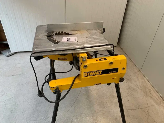 Dewalt - dw743 - kantelbare afkort- cirkelzaagmachine - afbeelding 8 van  14