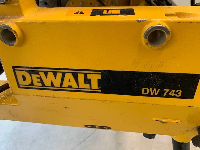 Dewalt - dw743 - kantelbare afkort- cirkelzaagmachine - afbeelding 9 van  14