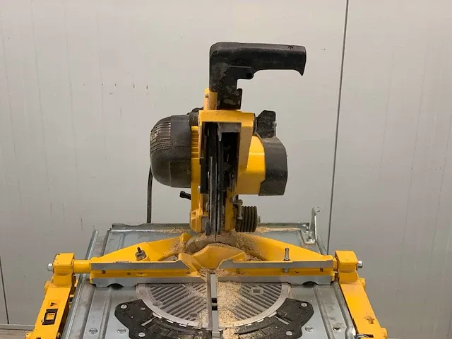 Dewalt - dw743 - kantelbare afkort- cirkelzaagmachine - afbeelding 12 van  14