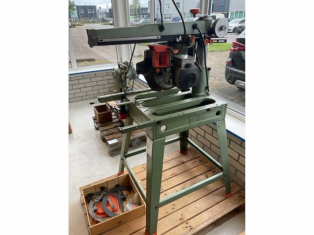 Dewalt 1370 radiaalafkortzaagmachine - afbeelding 2 van  5