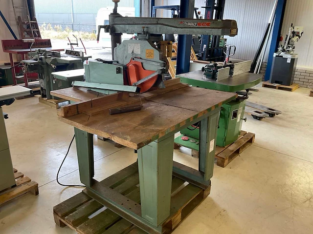 Dewalt 1600 radiaalafkortzaagmachine - afbeelding 2 van  7