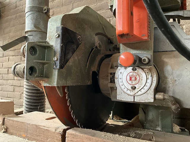 Dewalt 1600/“s” radiaalafkortzaagmachine - afbeelding 9 van  12