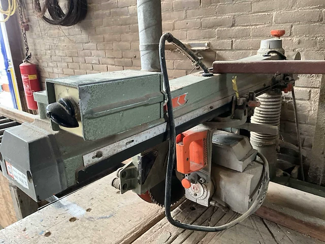 Dewalt 1600/“s” radiaalafkortzaagmachine - afbeelding 10 van  12