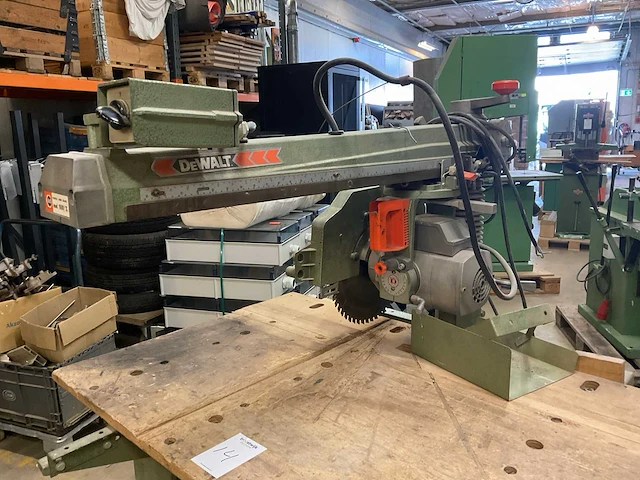 Dewalt 1600/“s” radiaalafkortzaagmachine - afbeelding 1 van  6