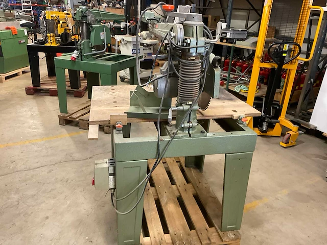Dewalt 1600/“s” radiaalafkortzaagmachine - afbeelding 5 van  6
