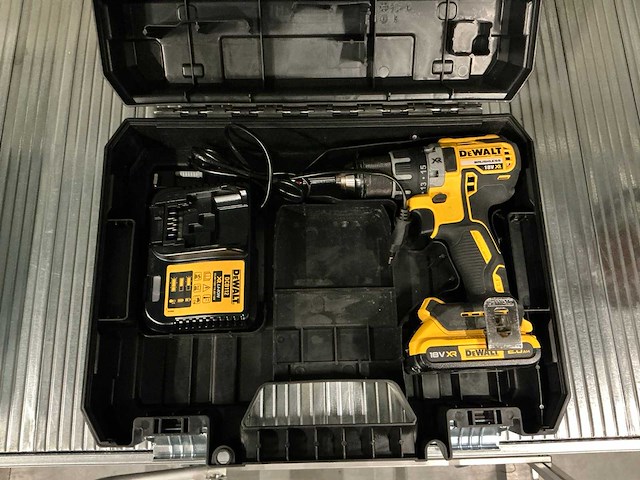 Dewalt 18v xr brushless schroef/boormachine - afbeelding 1 van  2
