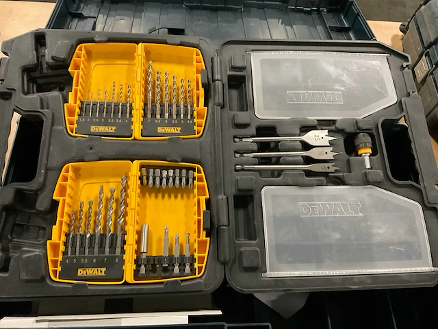 Dewalt accessoireset in koffer - afbeelding 1 van  3
