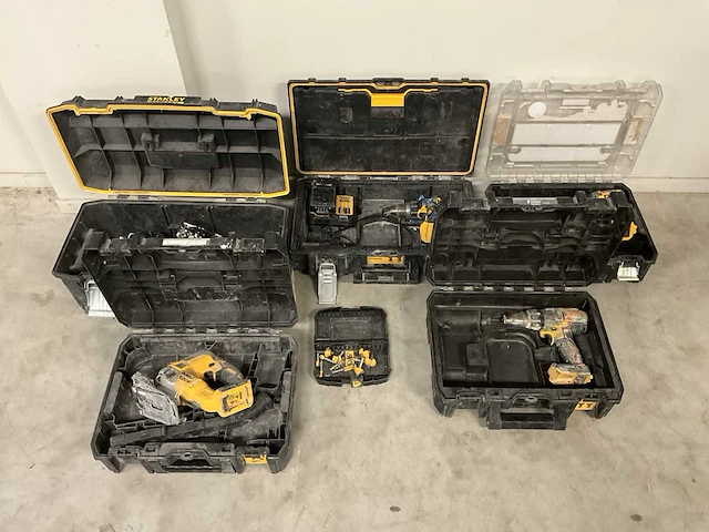 Dewalt accu gereedschap (4x) - afbeelding 1 van  15