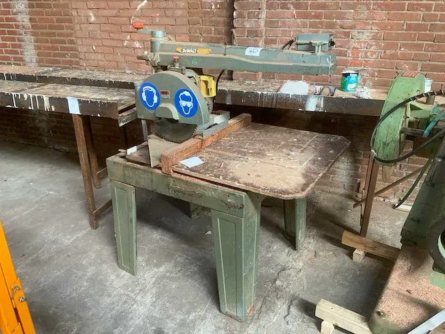 Dewalt afkortcirkelzaagmachine - afbeelding 1 van  6