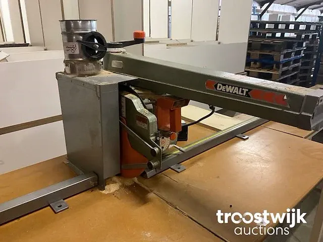 Dewalt afkortzaag met geleide tafel - afbeelding 4 van  10