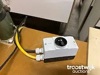 Dewalt afkortzaag met geleide tafel - afbeelding 6 van  10