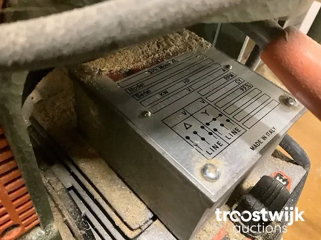 Dewalt afkortzaag met geleide tafel - afbeelding 10 van  10