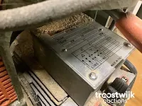 Dewalt afkortzaag met geleide tafel - afbeelding 10 van  10