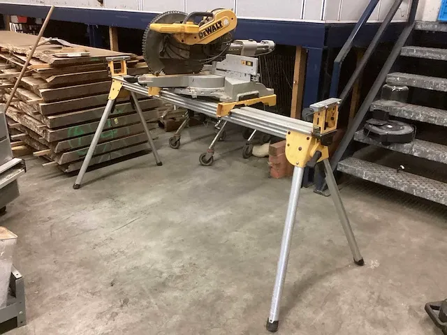 Dewalt afkortzaag - afbeelding 1 van  9