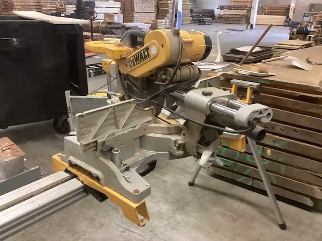 Dewalt afkortzaag - afbeelding 4 van  9