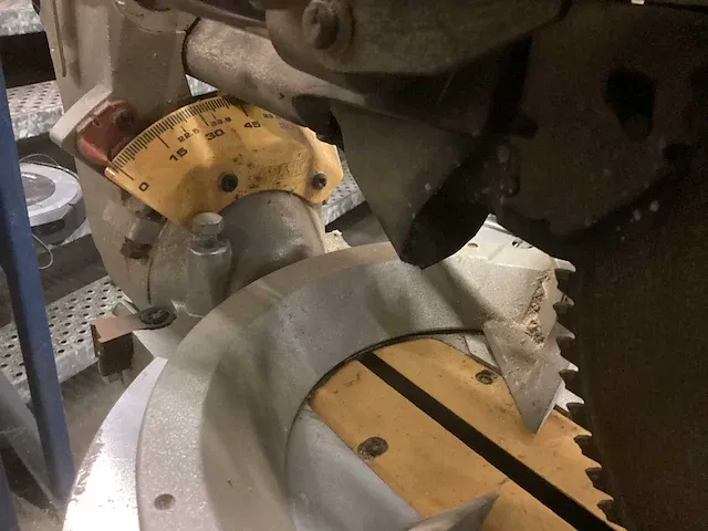 Dewalt afkortzaag - afbeelding 6 van  9