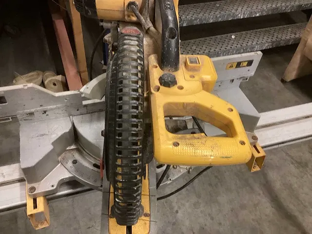 Dewalt afkortzaag - afbeelding 7 van  9