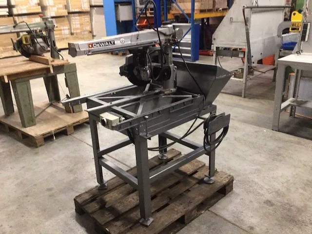 Dewalt afkortzaag - afbeelding 4 van  11