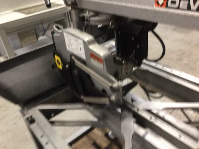 Dewalt afkortzaag - afbeelding 8 van  11