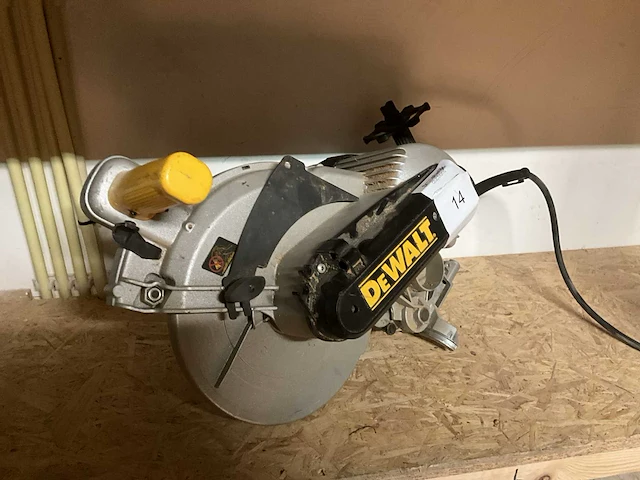 Dewalt afkortzaag - afbeelding 2 van  4