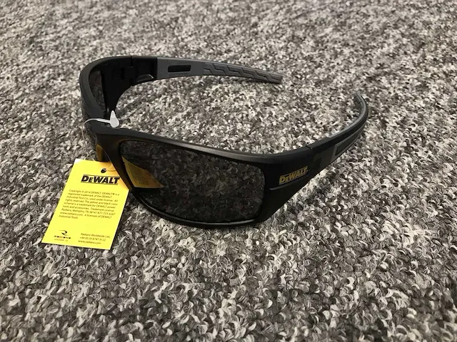 Dewalt auger smoke lens veiligheidsbril (168x) - afbeelding 1 van  4