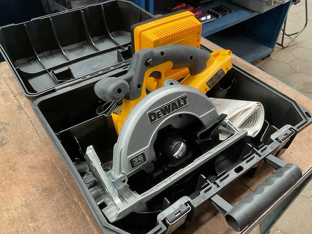 Dewalt dc300 cirkelzaagmachine - afbeelding 1 van  7