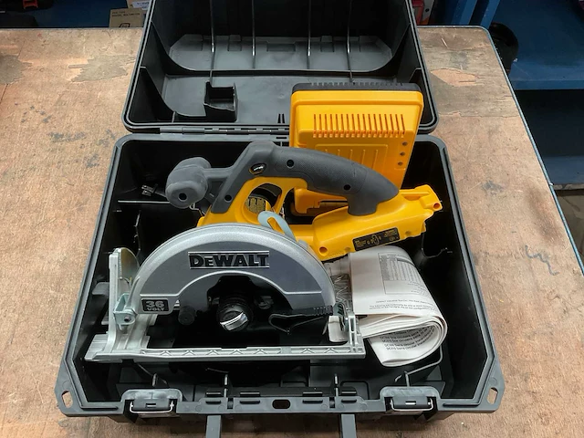 Dewalt dc300 cirkelzaagmachine - afbeelding 2 van  7