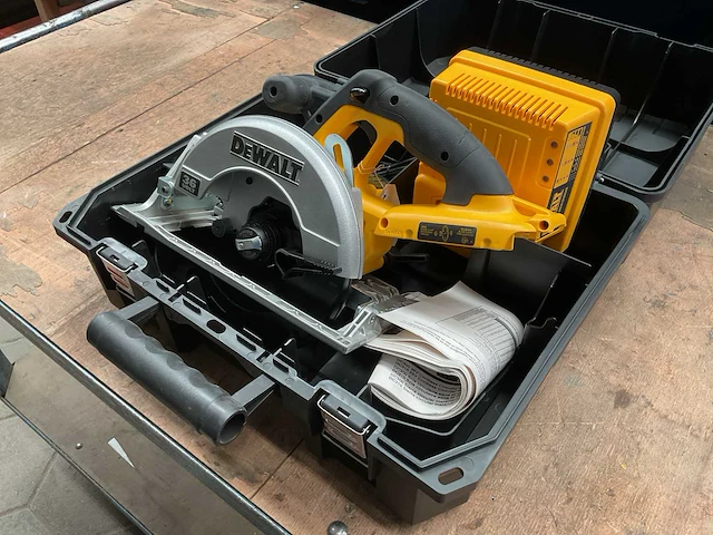Dewalt dc300 cirkelzaagmachine - afbeelding 3 van  7
