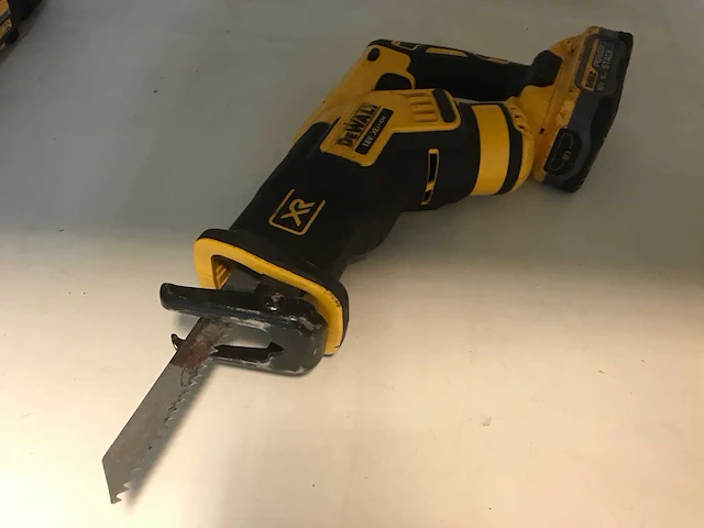 Dewalt dc367 reciprozaag - afbeelding 2 van  4