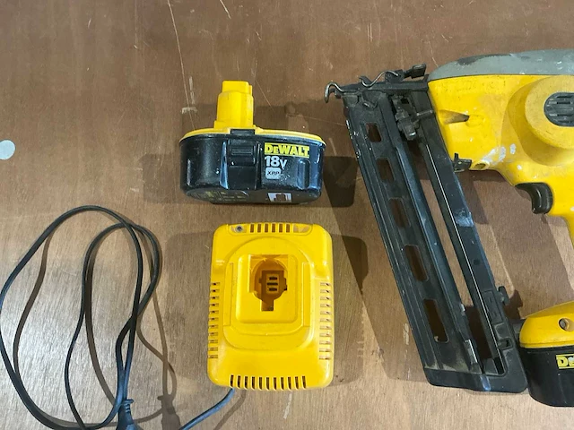 Dewalt dc618 tacker - afbeelding 4 van  6