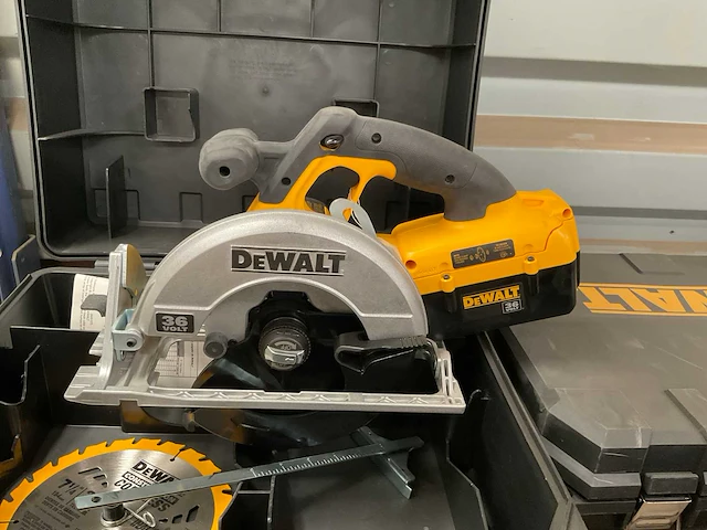 Dewalt dc9360 handcirkelzaagmachine - afbeelding 4 van  6