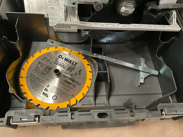 Dewalt dc9360 handcirkelzaagmachine - afbeelding 5 van  6