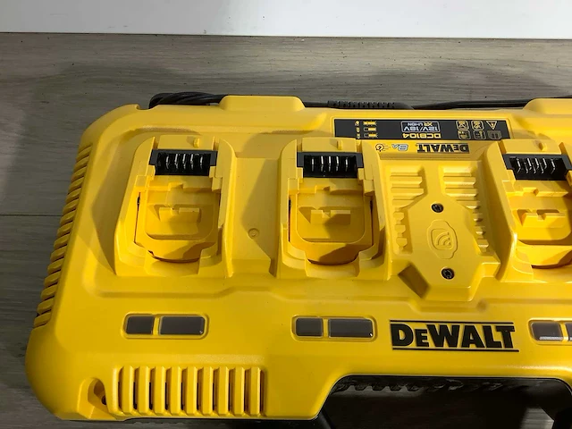 Dewalt dcb104-qw xr 4-poorts snellader accessoire gereedschap - afbeelding 4 van  7