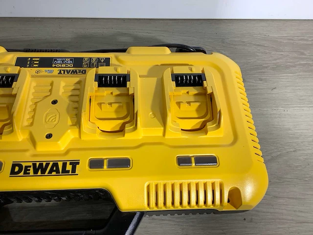 Dewalt dcb104-qw xr 4-poorts snellader accessoire gereedschap - afbeelding 5 van  7