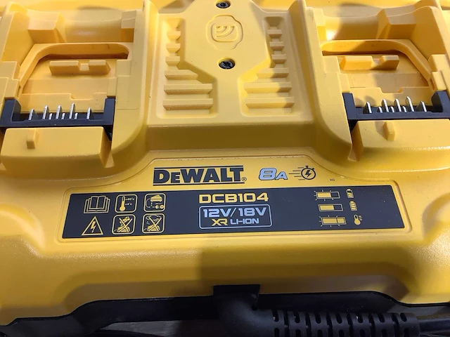 Dewalt dcb104-qw xr 4-poorts snellader accessoire gereedschap - afbeelding 7 van  7