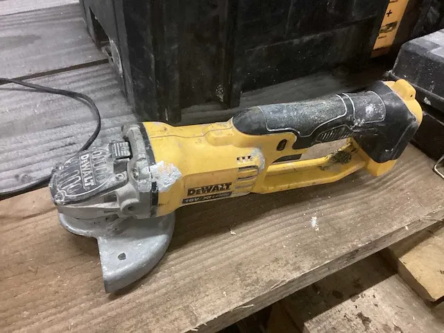 Dewalt dcg412 haakse slijpmachine - afbeelding 3 van  6