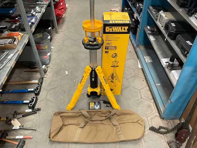 Dewalt dcl079r1 tripod light kit - afbeelding 2 van  8