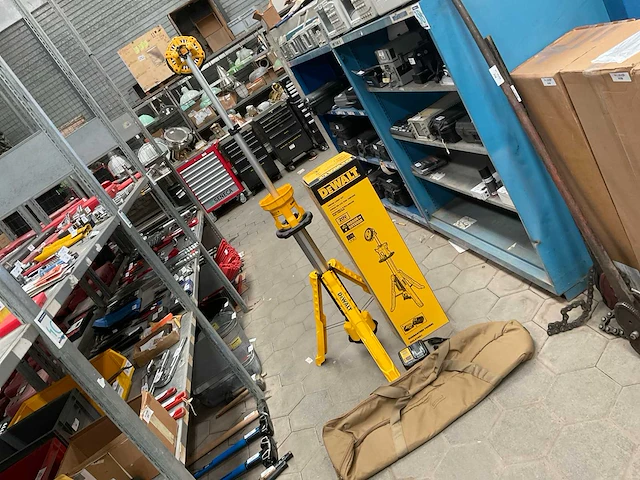 Dewalt dcl079r1 tripod light kit - afbeelding 6 van  8