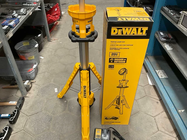 Dewalt dcl079r1 tripod light kit - afbeelding 7 van  8