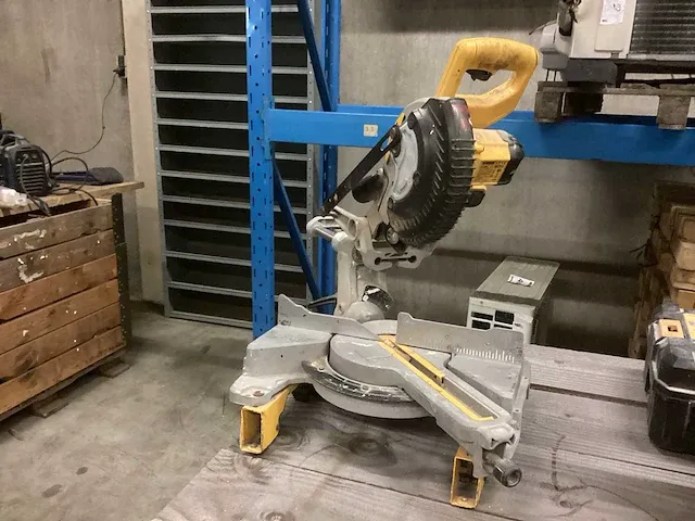 Dewalt dcs365 accu afkortcirkelzaagmachine - afbeelding 2 van  8