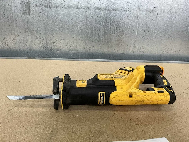 Dewalt dcs367 reprozaag - afbeelding 2 van  5