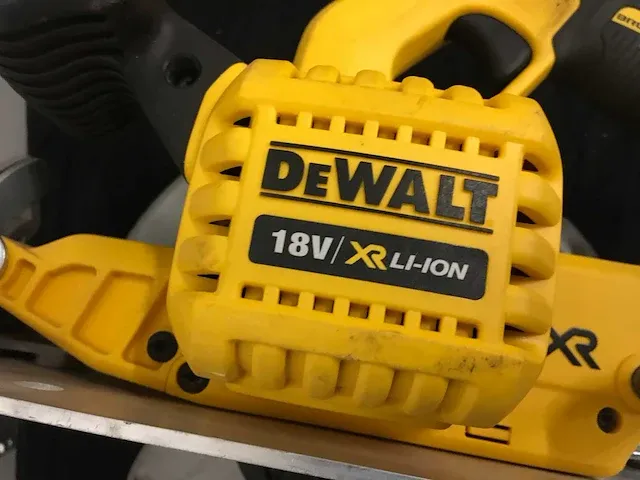 Dewalt dcs570 type 2 handzaagmachine - afbeelding 7 van  7