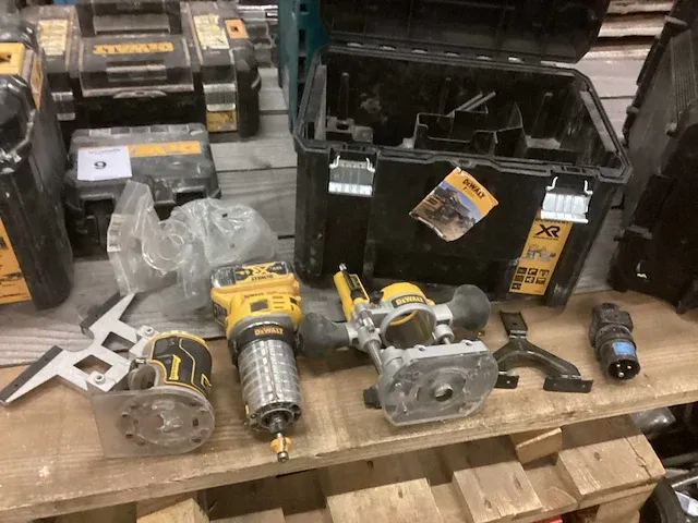 Dewalt dcw600 bovenfrees en kantenfrees - afbeelding 1 van  6