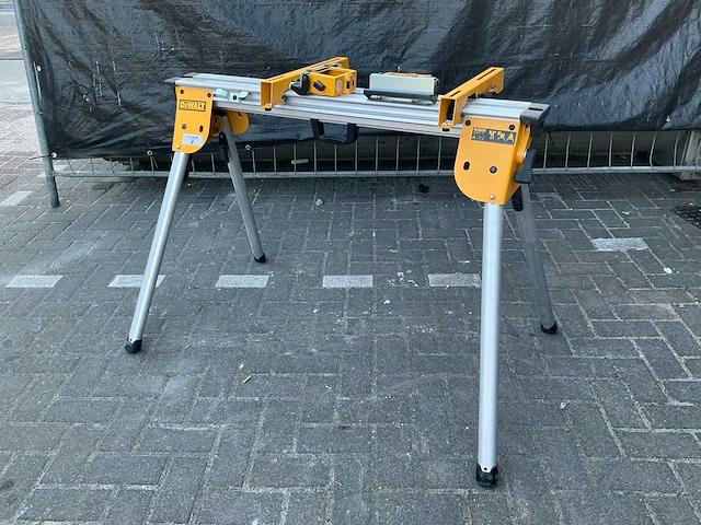 Dewalt de7033 zaagtafel - afbeelding 1 van  4