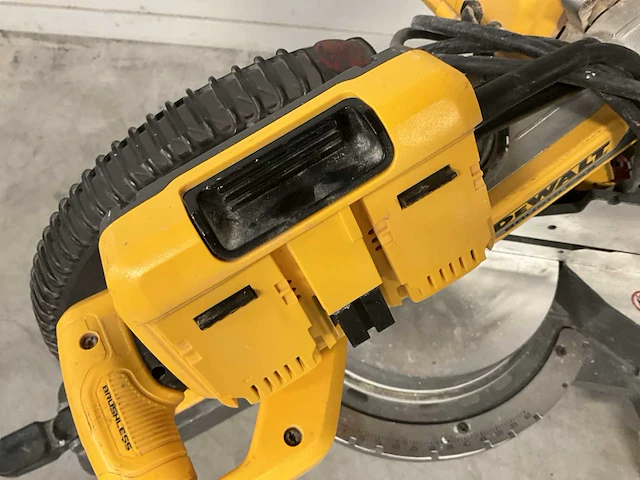 Dewalt dhs780 afkortzaagmachine - afbeelding 6 van  6