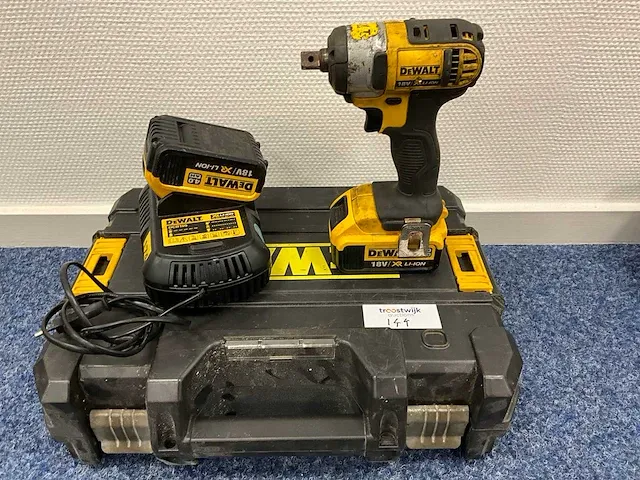 Dewalt dvf880 slagmoersleutel - afbeelding 1 van  5